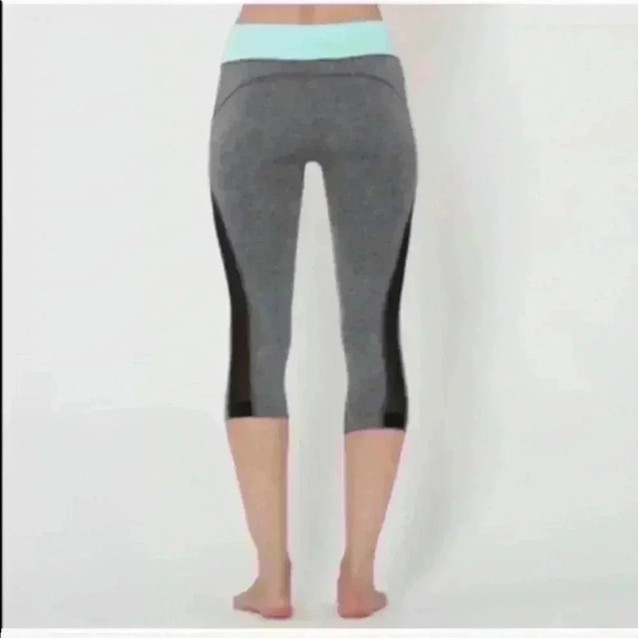 NWT Gray/Mint Green Waist Band Work Out Capris - Picture 3 of 4